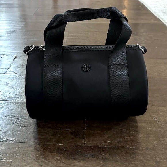 Lululemon- Nylon Mini Barrel Duffle Bag 5L-Black-NWT - Picture 14 of 14